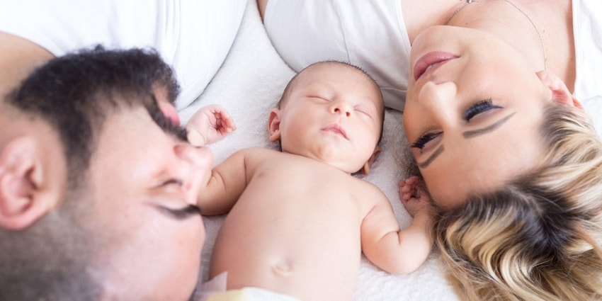 parents bébé kiss